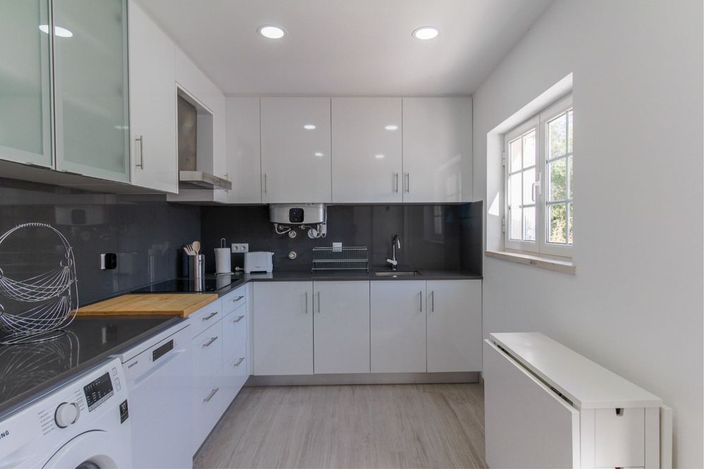 Moradia V3 nova isolada com piscina