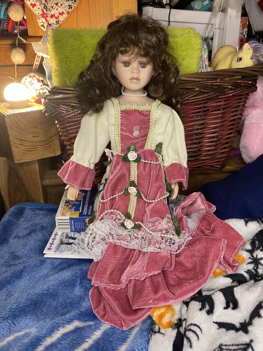 Śliczna porcelanowa duża lalka 40 cm