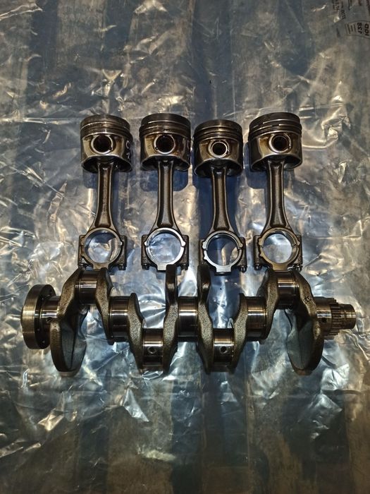 Колінвал шатун поршень піддон VW 1.6 TDI CAY
