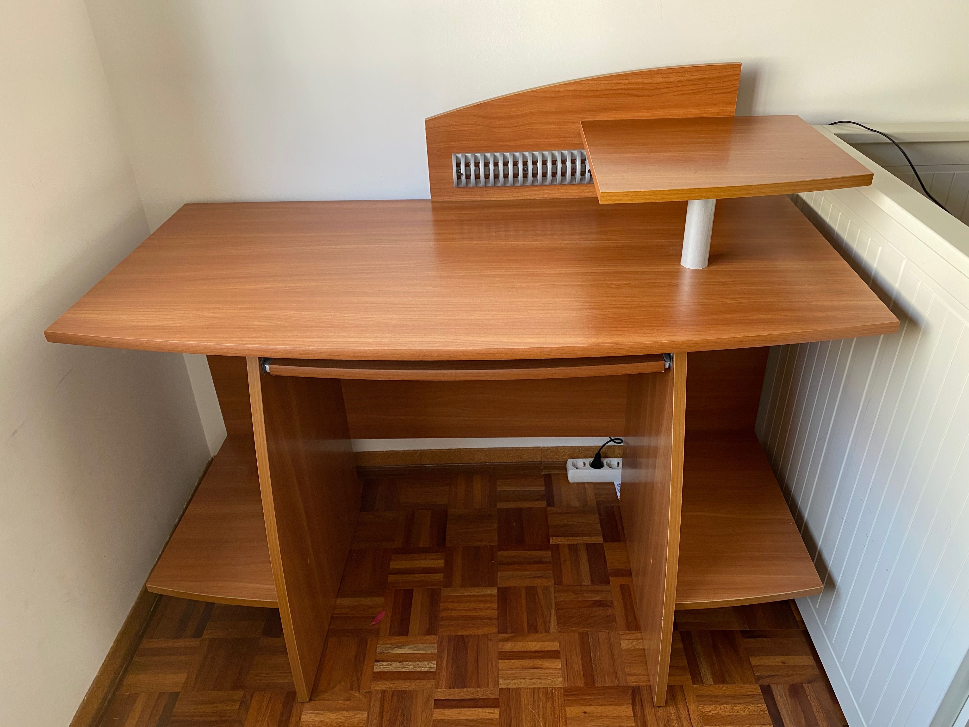 Secretária para computadores