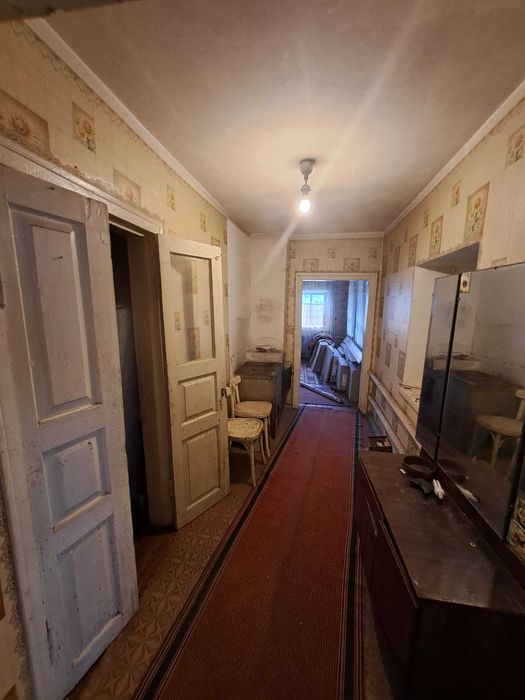 Продаж будинку з двома гаражами та літнім будинком