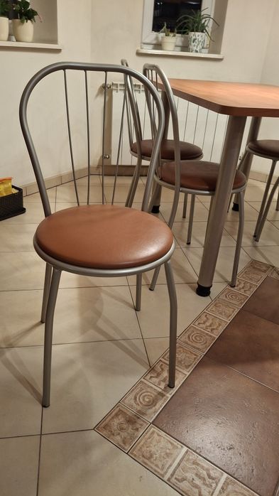 Stół kuchenny 5 krzeseł