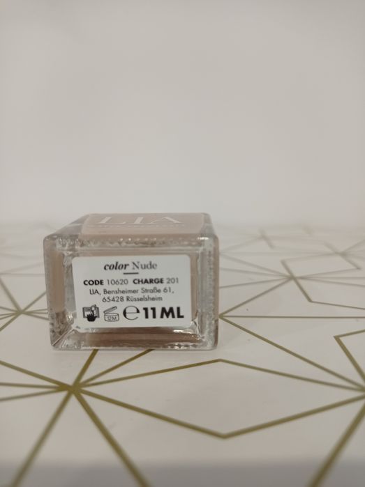 Luksusowy lakier do paznokci lia kolor nude 11 ml