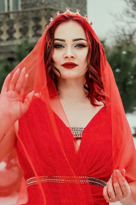 Сукня в пол, з розрізом на ніжці