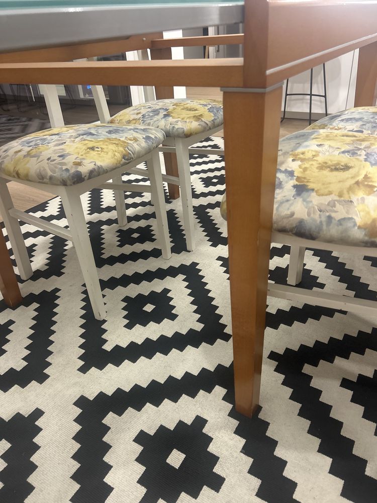 Conjunto mesa jantar 4 cadeiras e 2 capa almofadas