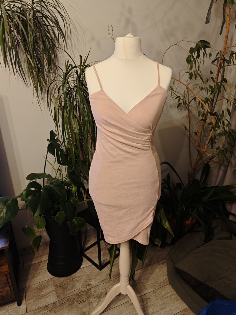 Sukienka welurowa elegancka retro dopasowana elegancka weselna