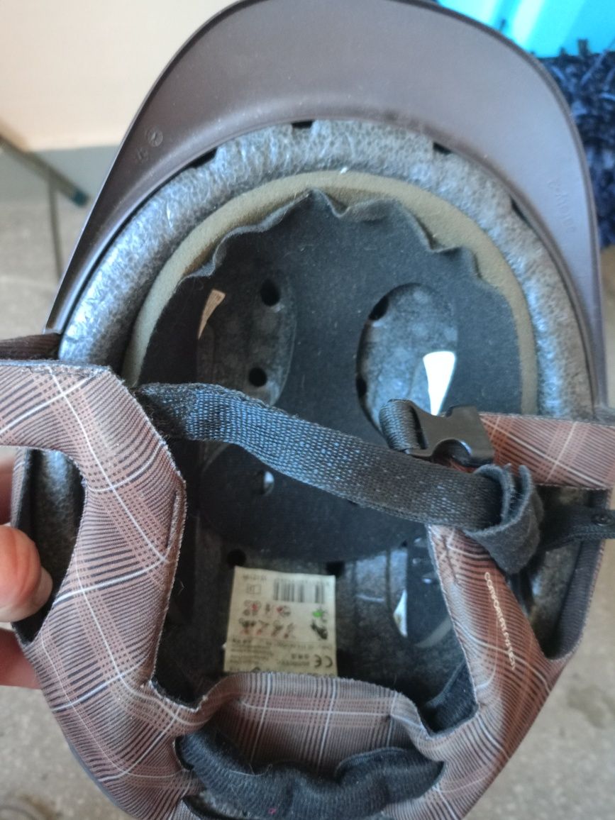 Kask jeździecki na konia