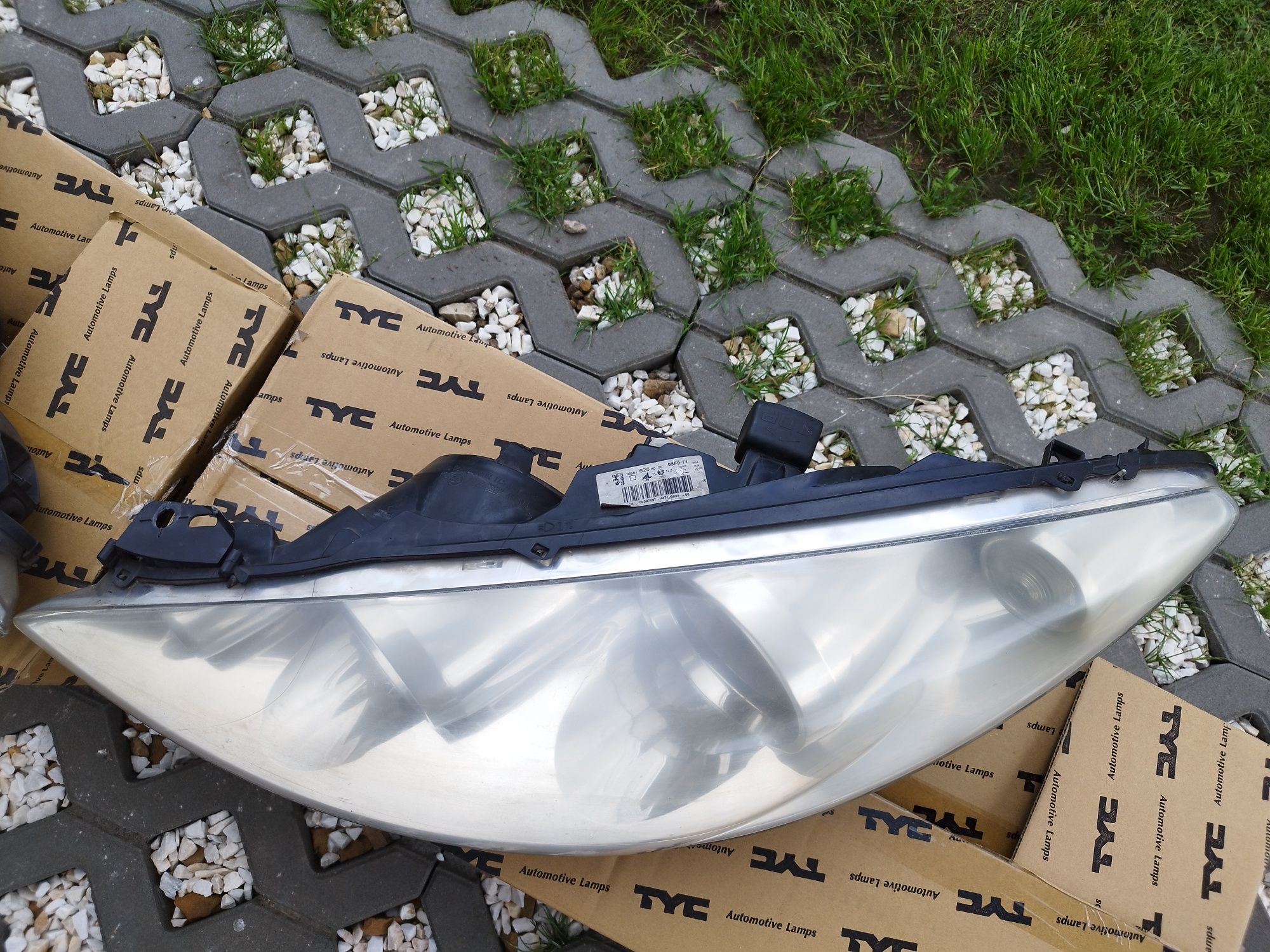 Lampy przód peugeot 308 sw