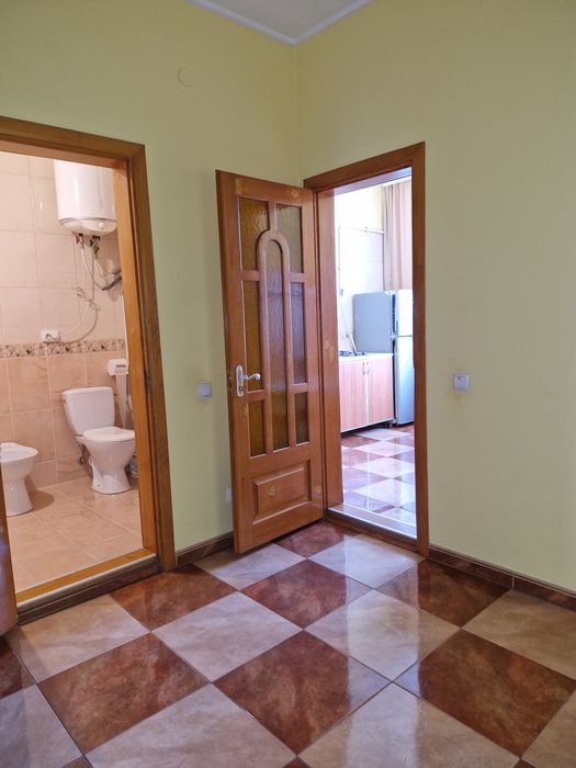 Вільна  з 12.11.Героїв Майдану , ТЦ Майдан.і