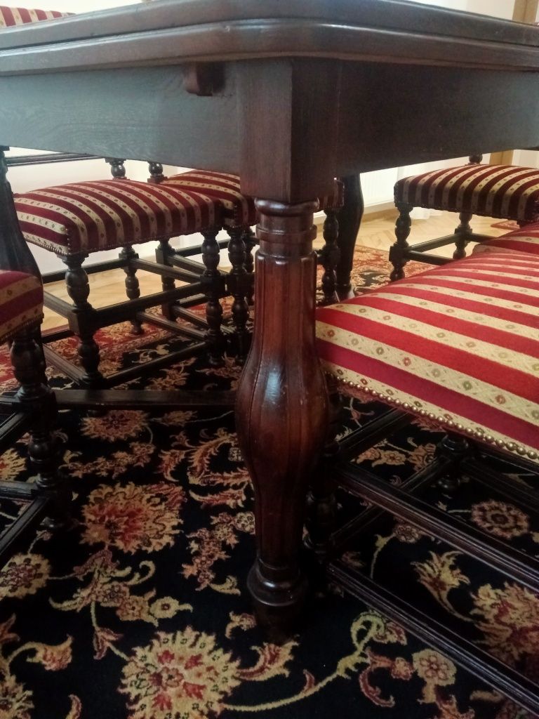 Stół z krzesłami zabytkowy