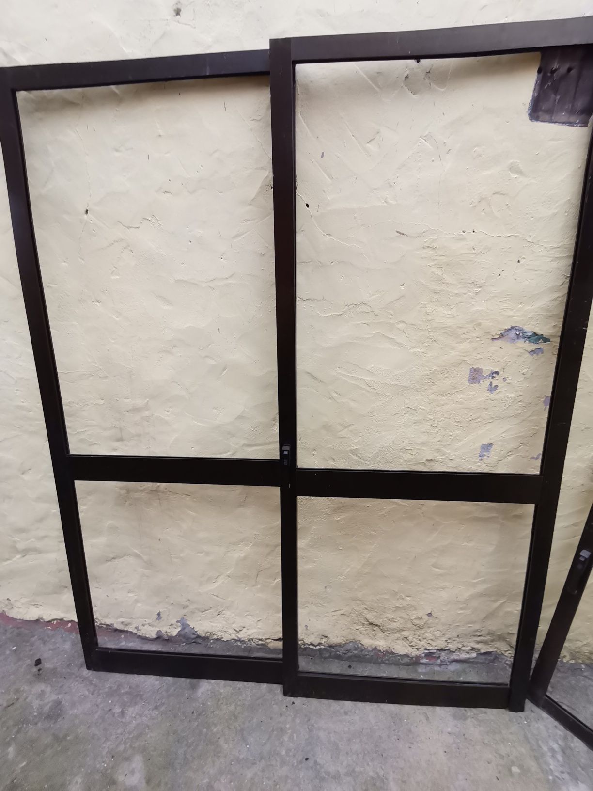 Portas em alumínio castanho