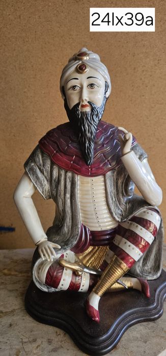 Estatueta em porcelana