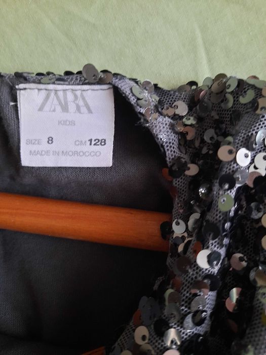 нарядное платье Zara на паетках и утепленные платья для девочек