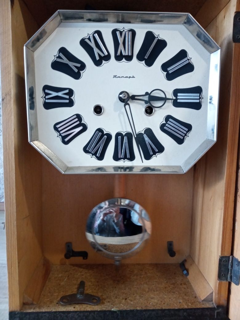 Часы настенные с маятником Янтарь, 1987 год