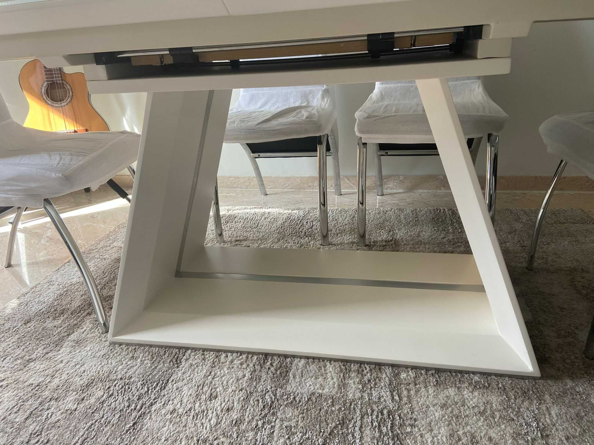 Mesa de jantar extensível branca 240/180cm