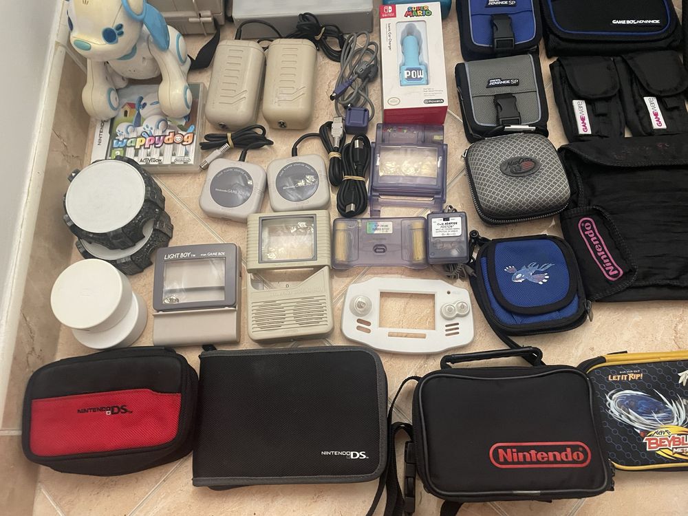 Conjunto de acessórios para Nintendo GameBoy.