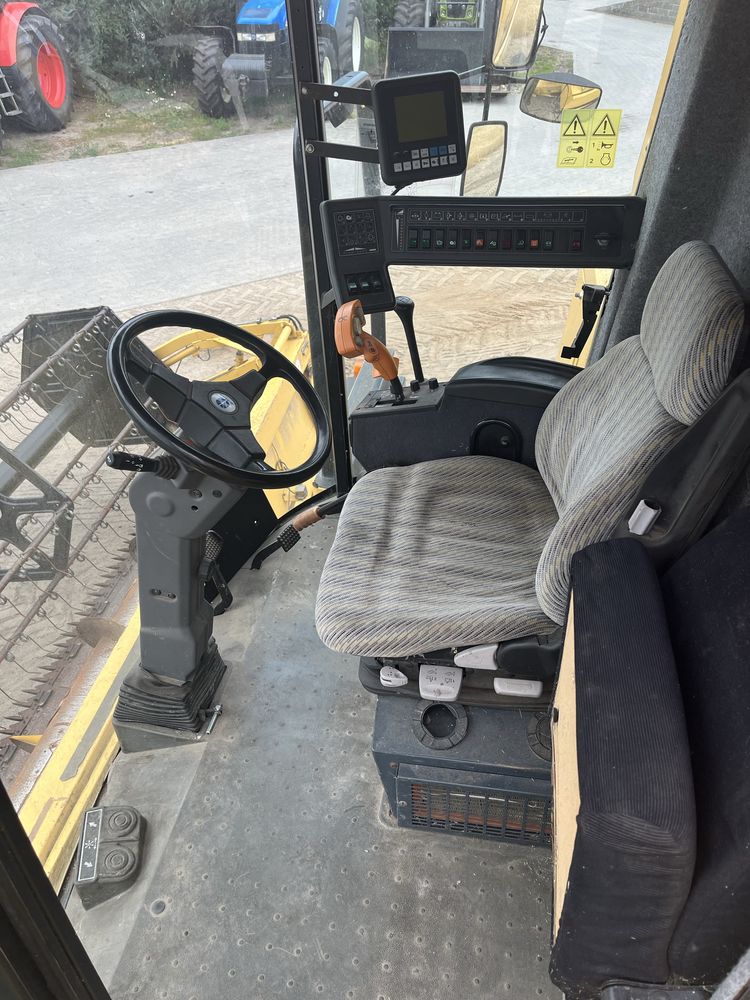 Kombajn zbożowy New Holland TX68 TX66