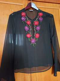Продам нарядную блузку украшенную вышивкой ручной работы