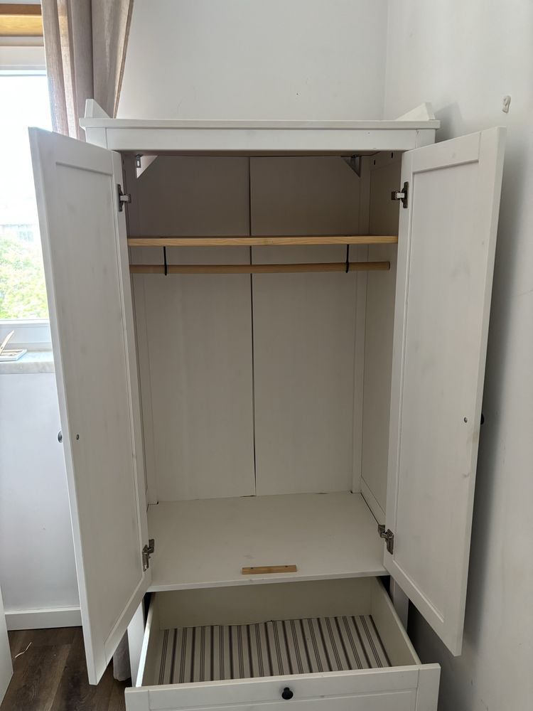 Roupeiro branco SUNDVIK (Ikea)