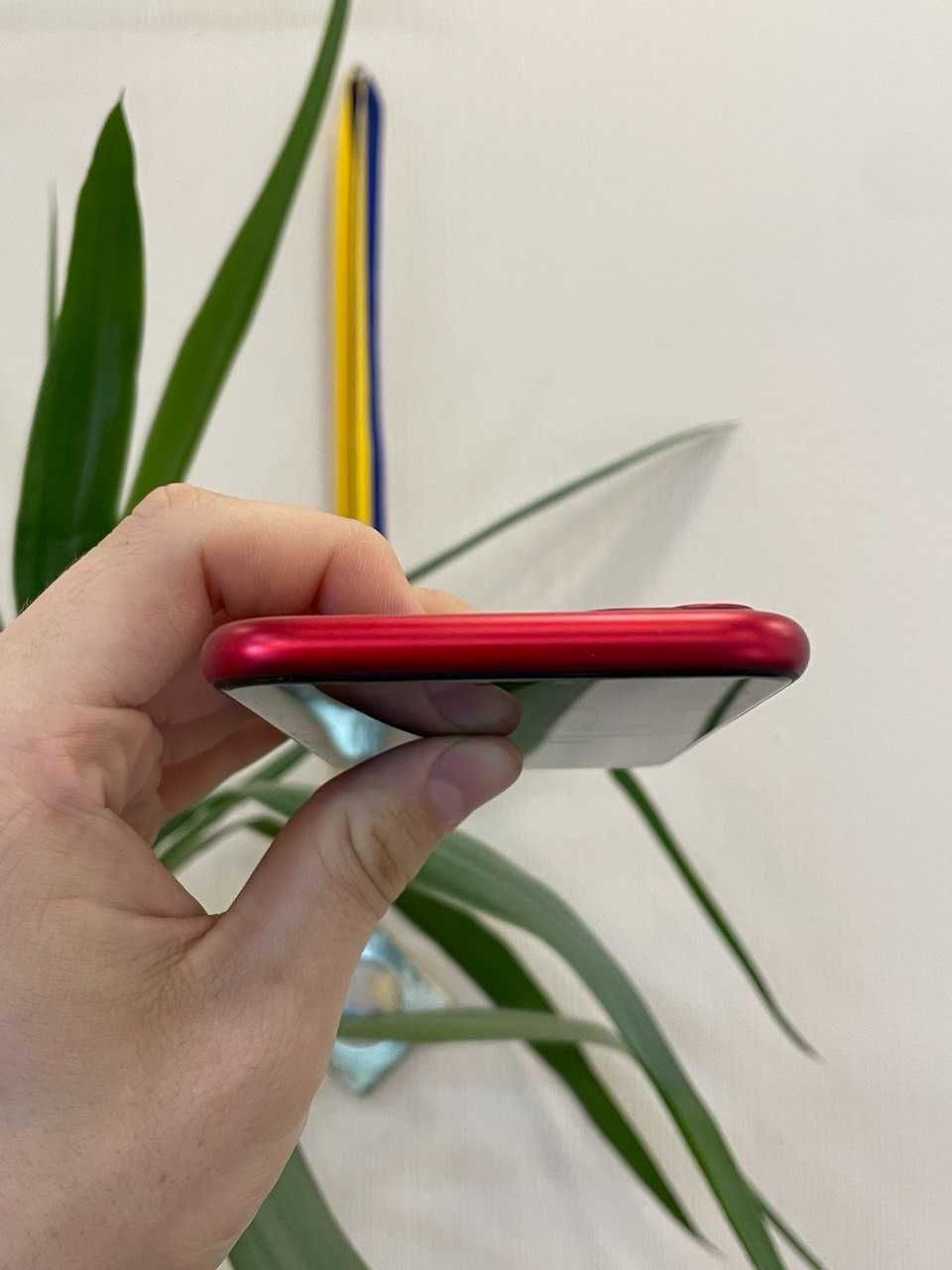 iPhone 11 64GB Red RSIM