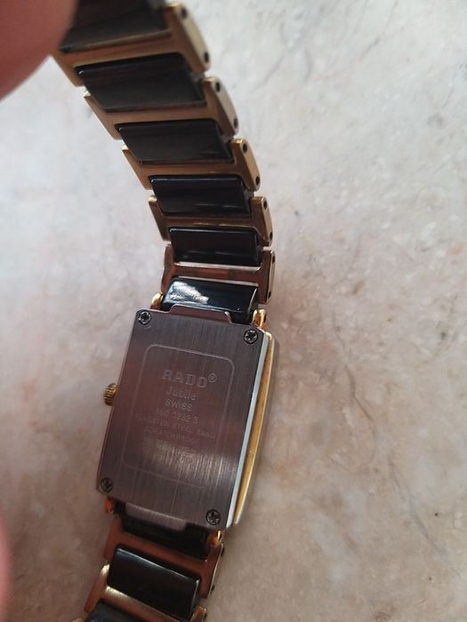 Продам женсие часы RADO