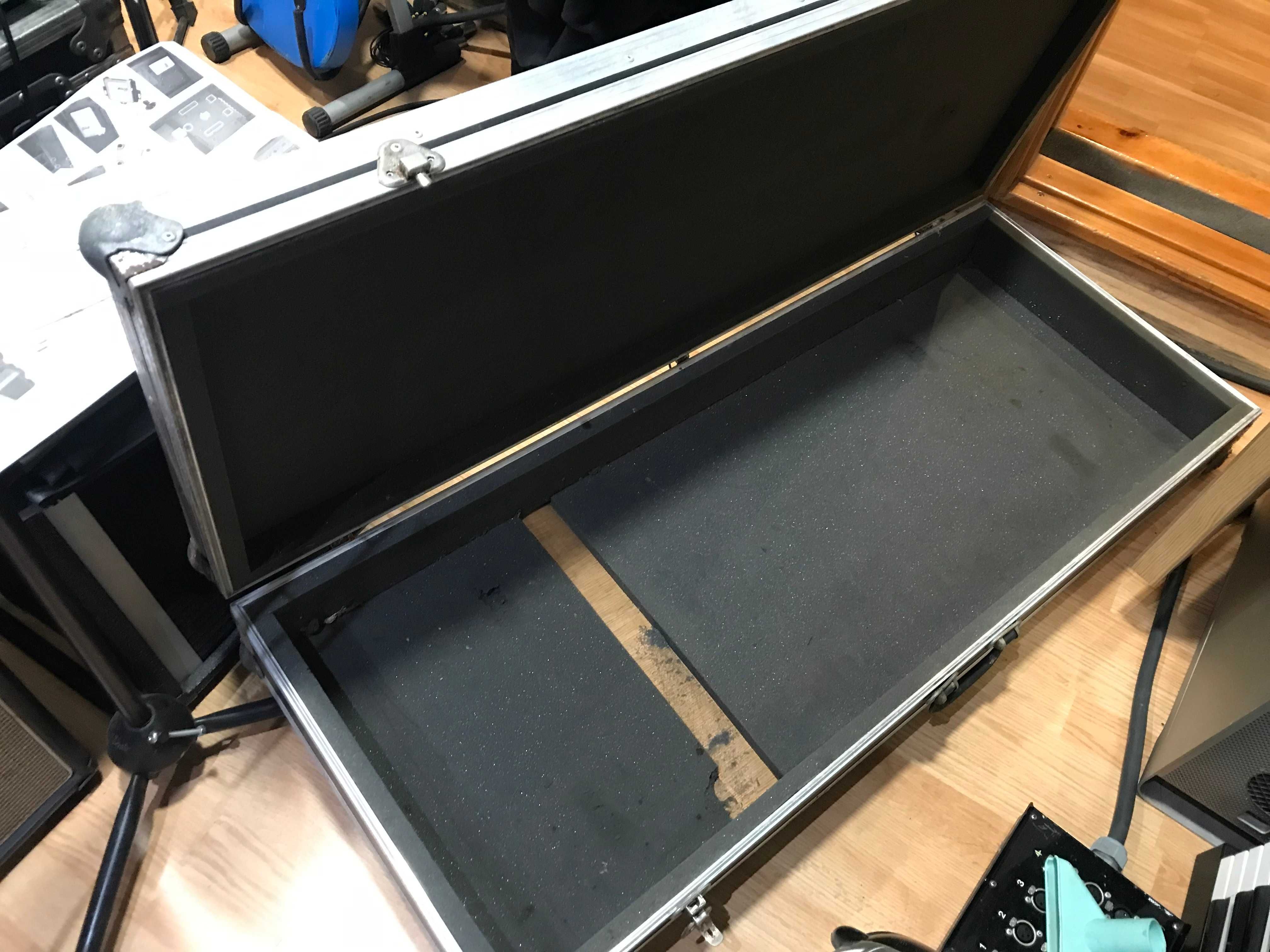 FLIGHTCASE PARA TECLADO, GUITARRA