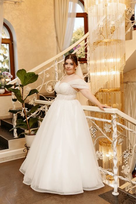 Ніжна весільна сукня