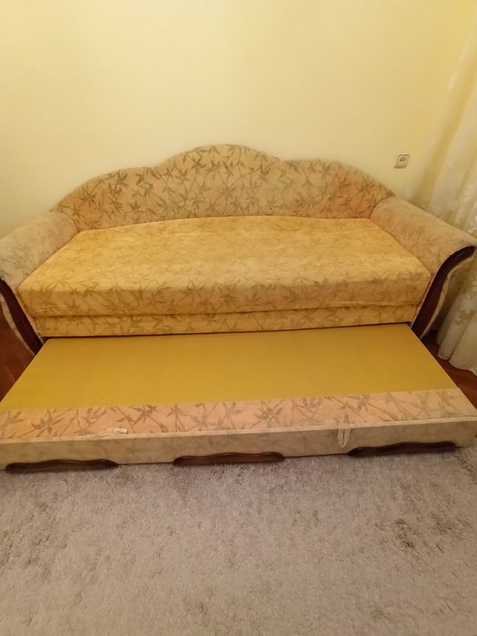 Продам тахту яка розкладається в двоспальне ліжко.