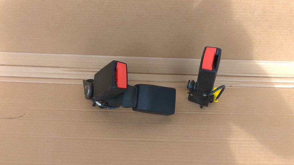 Pré-tensor, fecho sinto de segurança Mercedes-Benz Classe-A (W176).