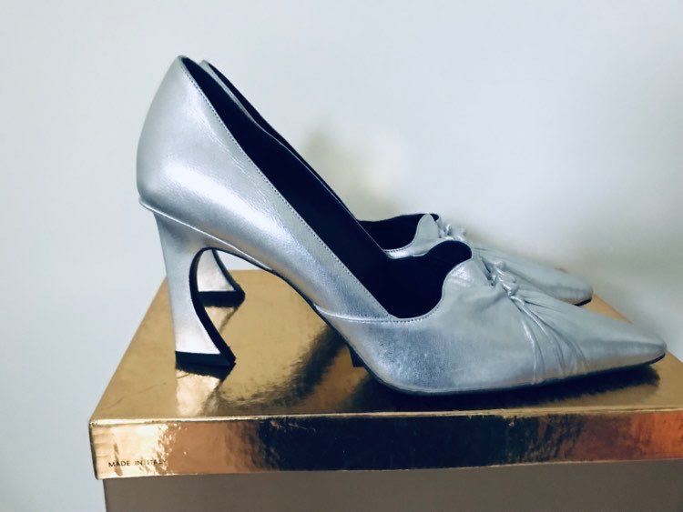 Pantofle, szpilki, buty damskie srebrne " FENDI " rozmiar 38,5