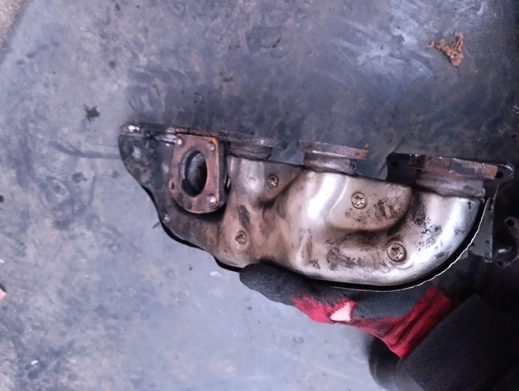 Kolektor wydechowy VW T5 2.5 TDI AXD AXE uszkodzony