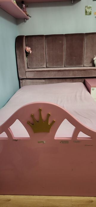 Łóżko dla dziewczynki, zagłówek plus stolik nocny