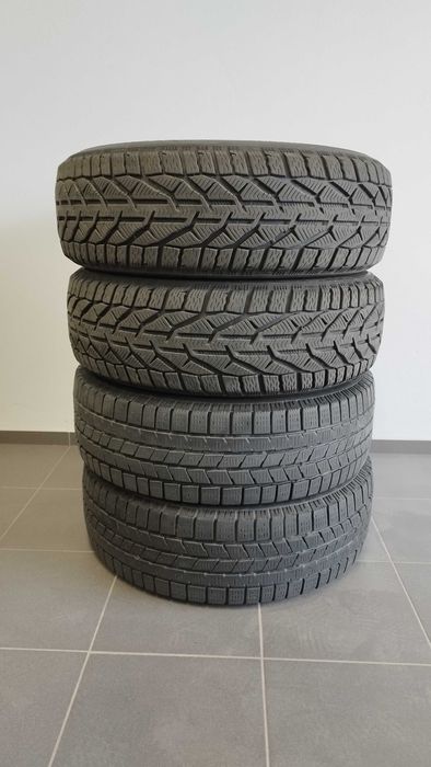 Opony zimowe 215/70/16 do auta typu Suv/4x4