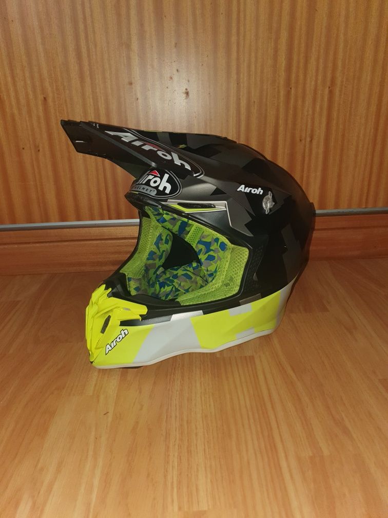 Capacete AIROH como novo