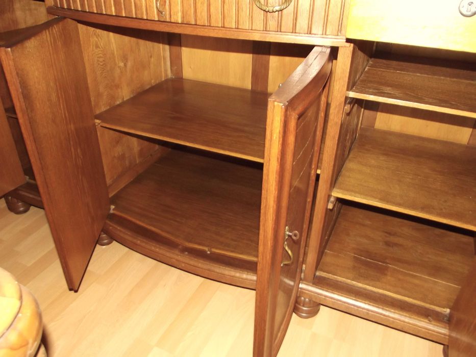 Dębowy pięknie przeszklony kredens z lat 30-tych XX w.