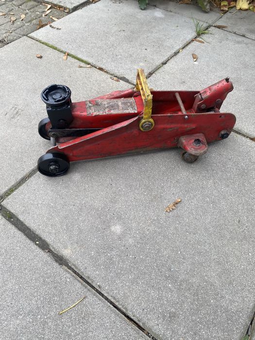 Lewarek/podnisnik samochodowy