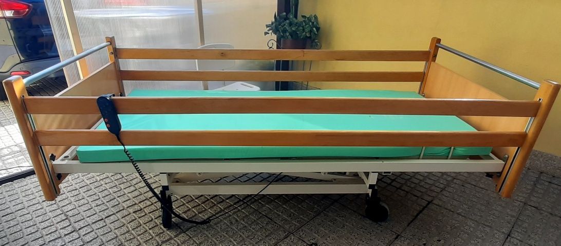 Cama articulada elétrica e elevatória hospitalar
