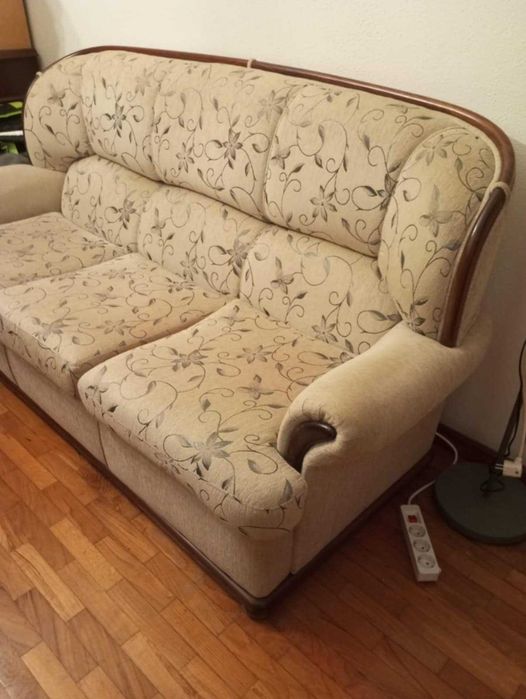 Sofá cama em bom estado.