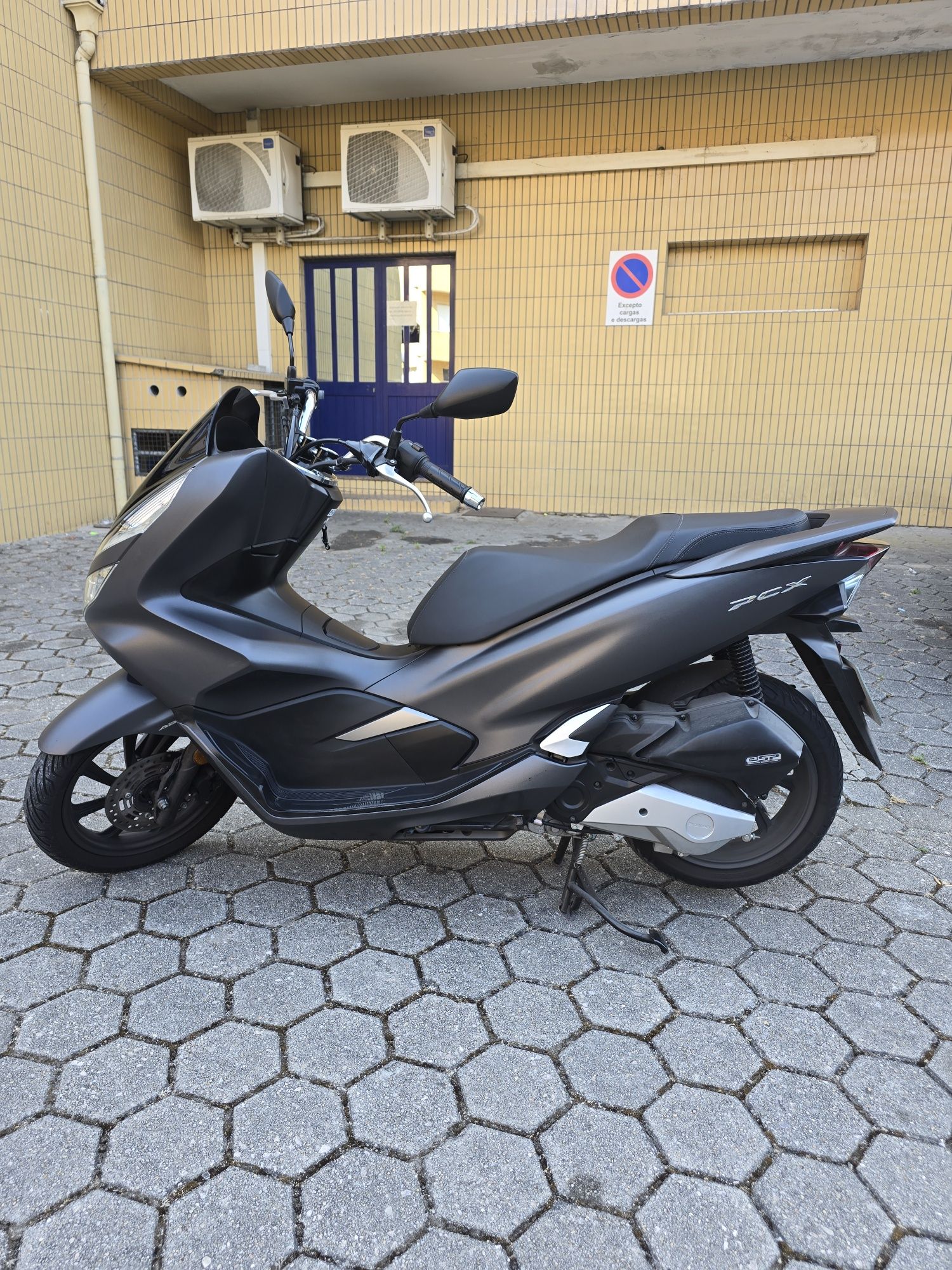 Honda PCX 125 como nova