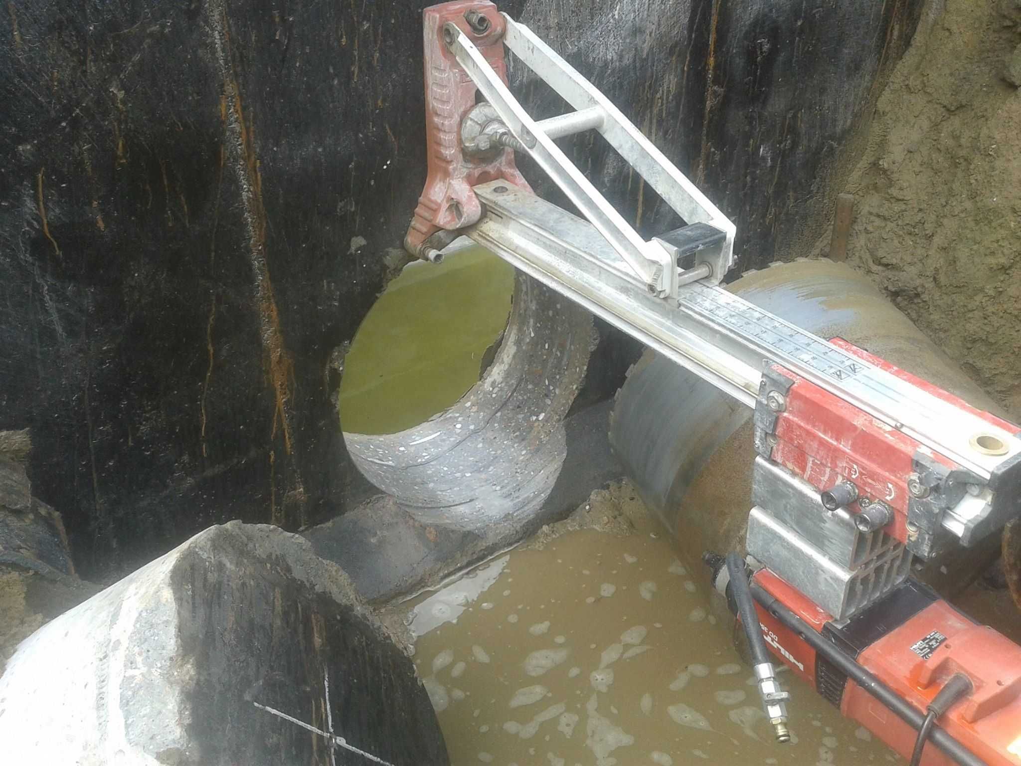 Wiercenie otworów w ścianie stropie przewierty w betonie, kamieniu