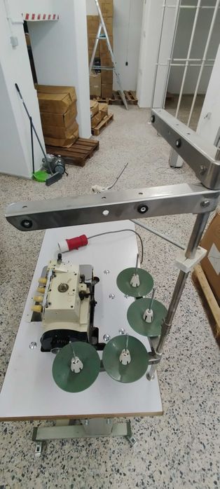 Máquina de Costura Corte e Cose - 2 agulhas | 2 linhas TRIFÁSICA