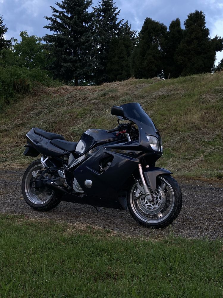 Продам мотоцикл YAMAHA FZR 600r