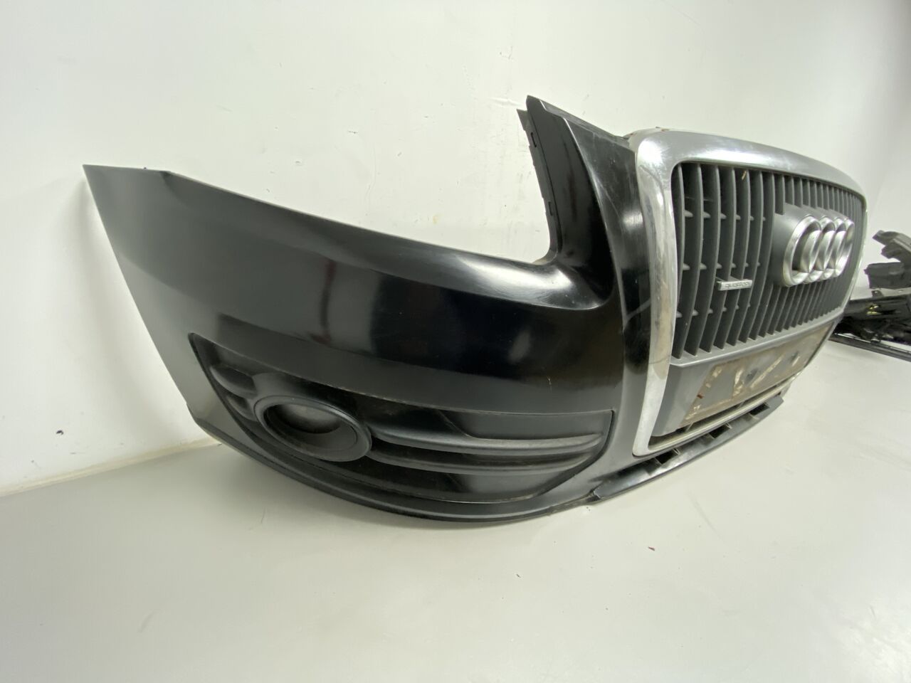 Передній бампер AUDI Q5 8R0807438 2008-2016
