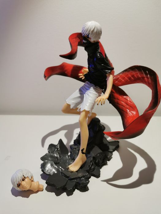 Várias figuras anime