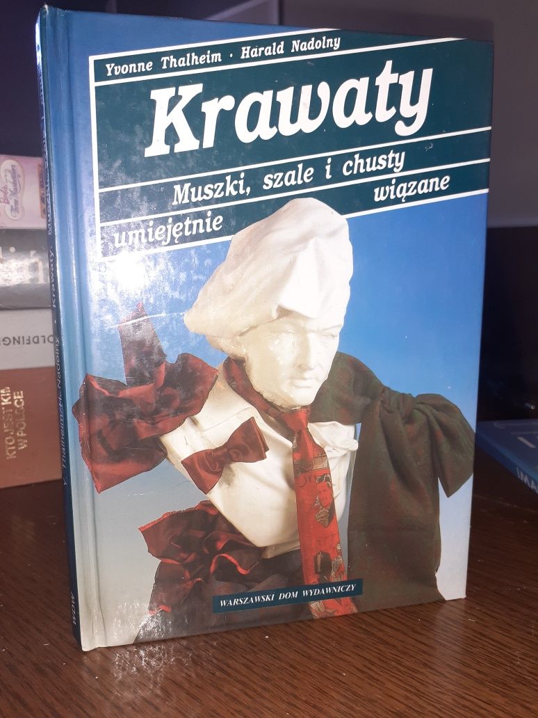 Krawaty. Muszki, szale i chusty umiejętne wiązane - Yvonne Thalheim