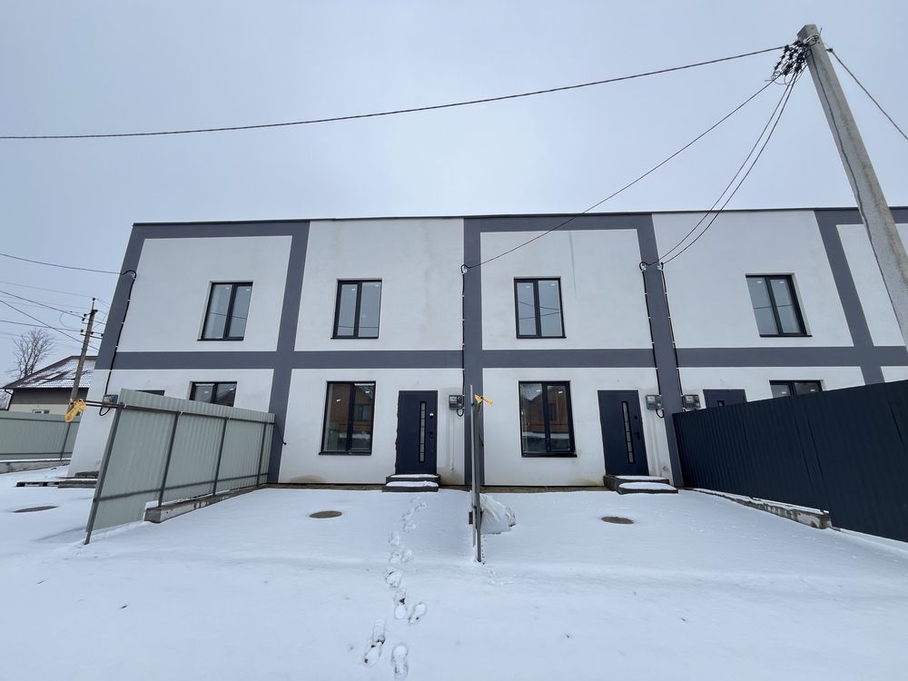 Продаж 2 поверхового таунхаусу, в чорновому стані.