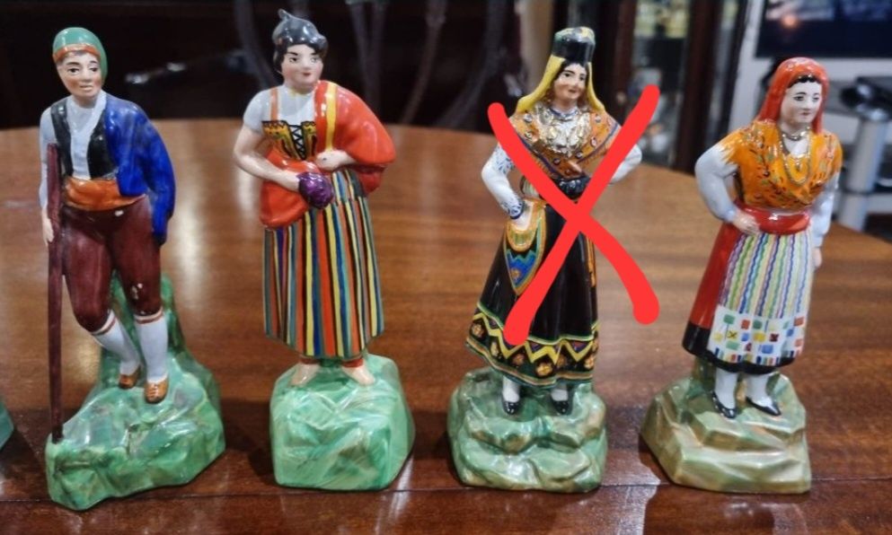 Raras Figuras em Faiança da Fábrica de Sacavem