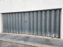 Portão metálico de foles