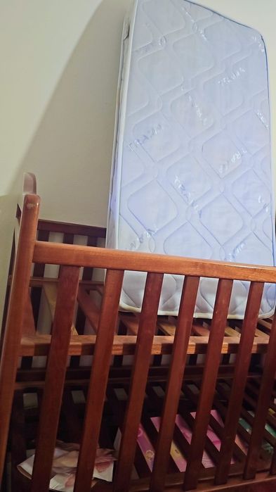 Berço de madeira para bebê