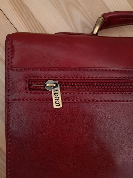 Жіночий шкіряний портфель, Італія